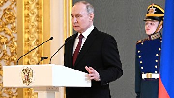 Путин вручил "Золотые Звезды" героев военной медсестре и главврачу