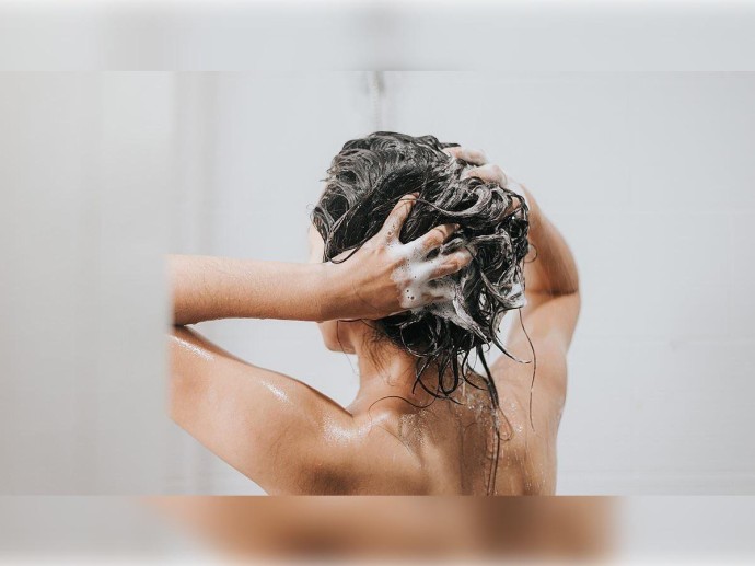 Выпадение волос, зуд и жирные корни: что делать, если шампунь вызывает проблемы