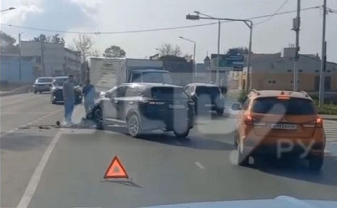 В Южно-Сахалинске на перекрёстке улиц Ленина и Гаражная произошла авария