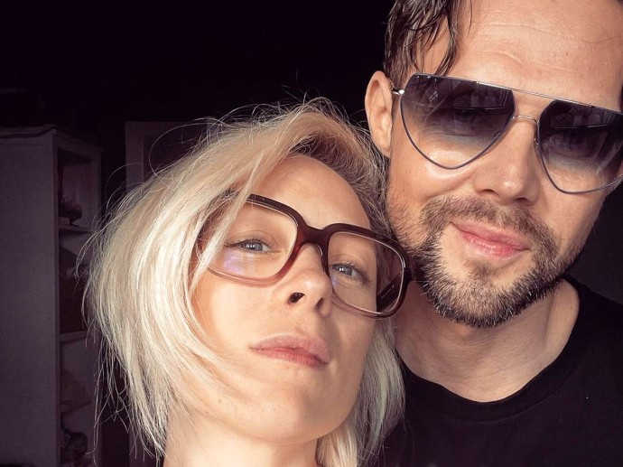 Признанный сексоголиком актер из Костромы ушел от жены после множества измен Признанный сексоголиком актер из Костромы ушел от жены после множества измен