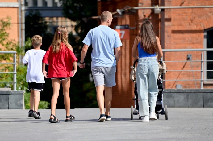 Минтруд призвал пересмотреть параметры выдачи удостоверения многодетной семьи Минтруд призвал пересмотреть параметры выдачи удостоверения многодетной семьи