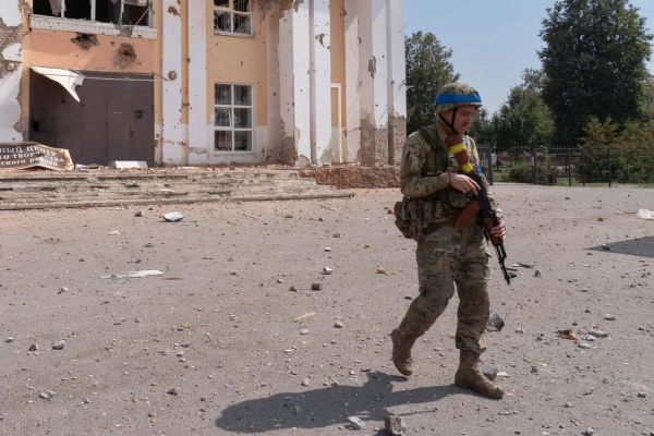 Боевик ВСУ пытался сбежать из Суджи, переодевшись в бабушку