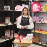 Флорист наглядно показала, как сделать букет из конфет