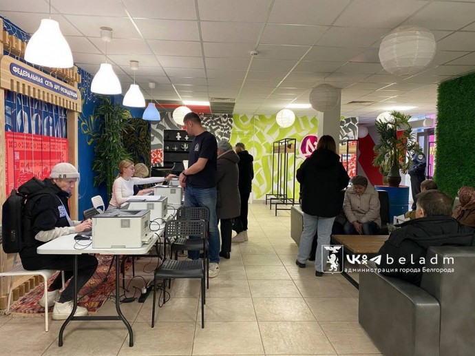 В культурном центре «Октябрь» в Белгороде открыли пункт выдачи гуманитарной помощи