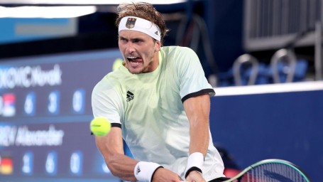 Зверев выиграл у Арнальди и пробился в четвертьфинал турнира в Вене