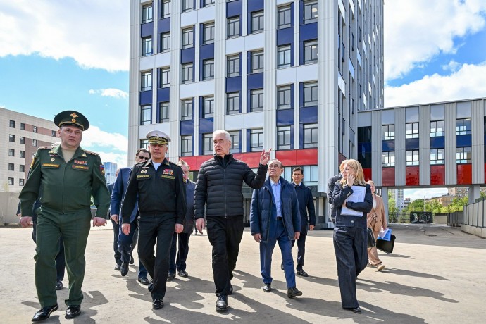Мэр Москвы осмотрел строящееся здание военкомата на улице Яблочкова