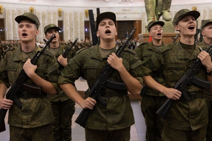 Запретят водить машину, распоряжаться имуществом и выезжать из страны: главное о призыве-2025