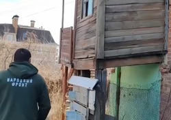 Семья с инвалидом живёт в заплесневелом полуподвале без удобств