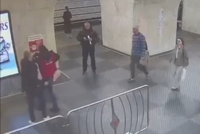 В Москве задержали мужчину, избившего пассажира метро