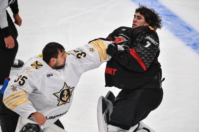 Закрыли гештальт. Вратари "Авангарда" и "Адмирала" устроили эпичную драку в КХЛ