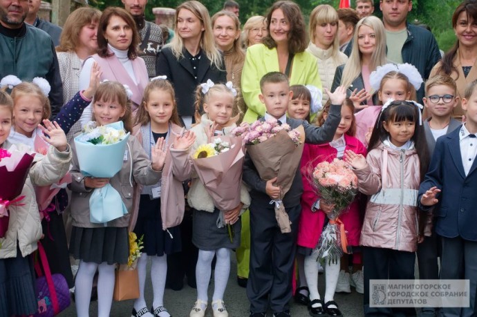 Торжественные линейки и обновленные классы: как Магнитогорск отпраздновал 1 сентября