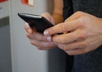 В Приамурье ревнивый мужчина показал приятелю нюдсы сожительницы