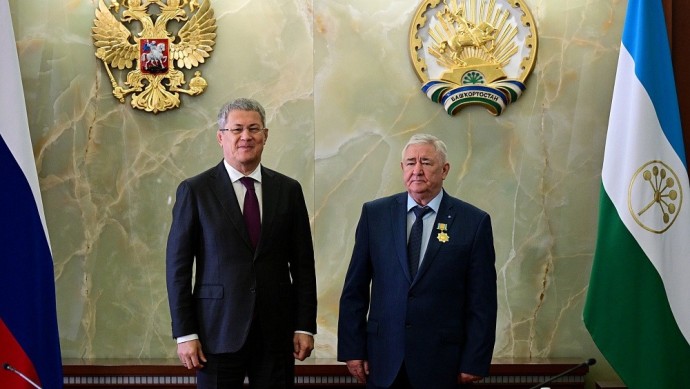 Радий Хабиров вручил орден экс-министру внутренних дел Башкирии