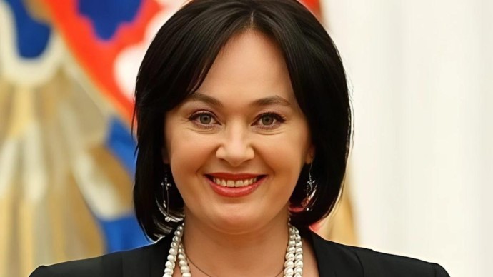 Звезда ТВ спряталась за очками: почему Лариса Гузеева боится поклонников