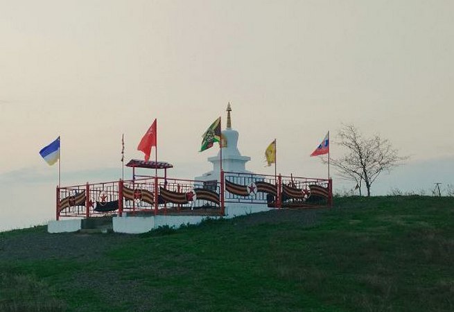 К разрушенному субургану на Донбассе вернули флаг Бурятии
