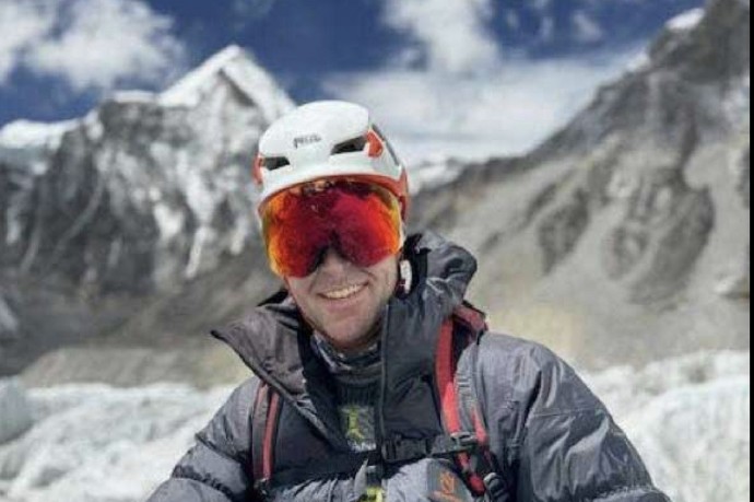 В Непале задержали американца Ушакова после скоростного восхождения на Эверест В Непале задержали американца Ушакова после скоростного восхождения на Эверест