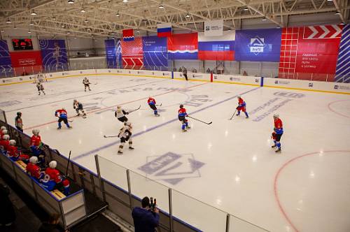 В Благовещенске стартовал хоккейный турнир на Кубок Героя России Владимира Барахтенко