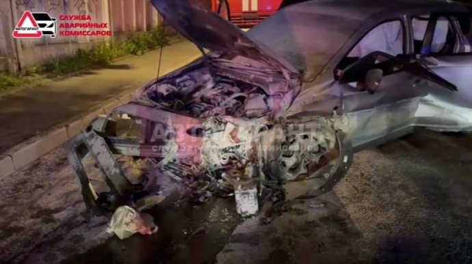 Subaru с полным салоном влетел в бетон: жёсткое ДТП произошло на Фадеева во Владивостоке