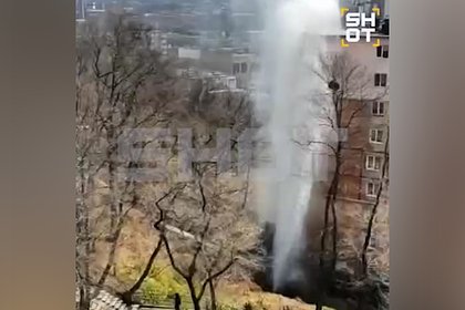 Фонтан высотой в девятиэтажку забил в российском городе и попал на видео