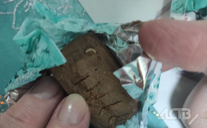 Сахалинка рассказала, как купила в магазине червивые конфеты