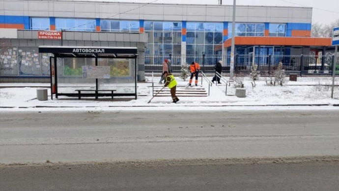 Ночной снегопад в Кирове убирали более 70 единиц техники Ночной снегопад в Кирове убирали более 70 единиц техники