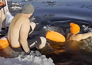 Амурские «моржи» начали подготовку к фестивалю зимних видов спорта