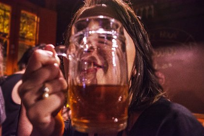 «Первые признаки появились в 22 года». Как россияне становятся алкоголиками и как распознать зависимость у близкого? «Первые признаки появились в 22 года». Как россияне становятся алкоголиками и как распознать зависимость у близкого?