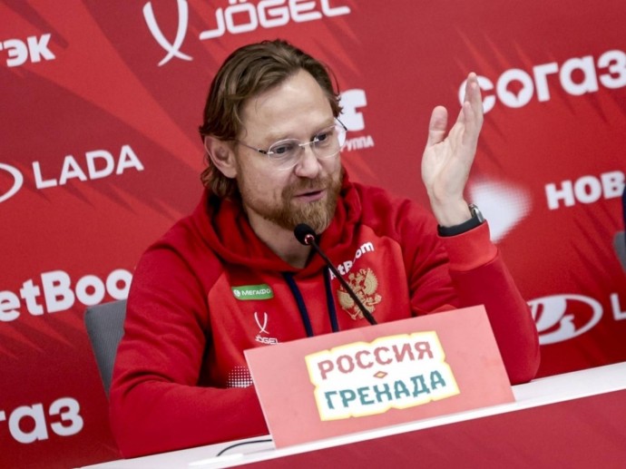 Жена Карпина назвала бредом слухи о нем и Дзюбе