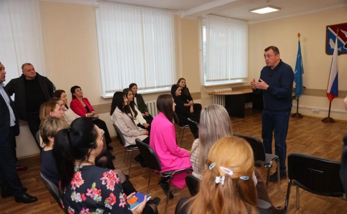 Губернатор встретился в Ногликах с волонтерами программы "Забота. Защита. Уважение" Губернатор встретился в Ногликах с волонтерами программы "Забота. Защита. Уважение"