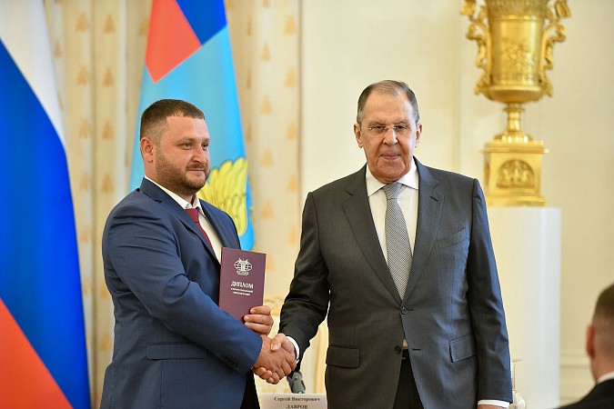 Участник проекта «Герой 71» получил диплом МГИМО