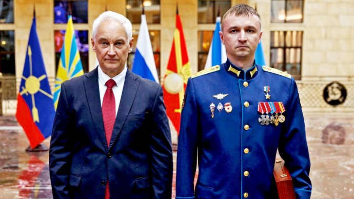 Дмитрий Миляев поздравил Андрея Стрижака с присвоением звания Героя России