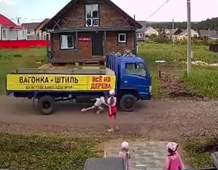 В Башкирии 6-летнюю девочку сбил грузовик