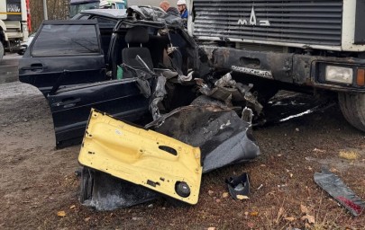 Опубликованы фото с места автокатастрофы с тремя погибшими на трассе в Пензе