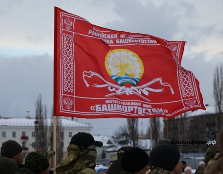 Бойцы полка «Башкортостан» поздравили Радия Хабирова с днём рождения