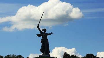 Путин и Лукашенко возложили цветы к Вечному огню в Волгограде