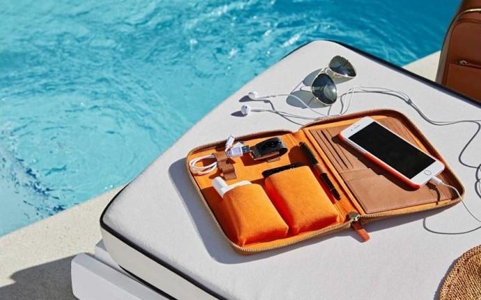 От утюга до флешки: пять небанальных гаджетов для путешествий