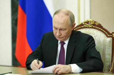 Путин наградил врачей на Камчатке, продолжавших операцию во время землетрясения