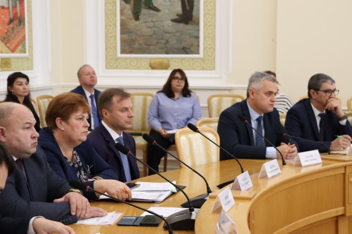 Костромских чиновников заставили работать круглосуточно, чтобы обелить репутацию Костромских чиновников заставили работать круглосуточно, чтобы обелить репутацию