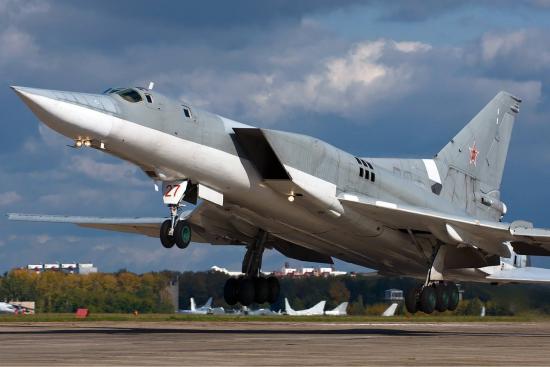 Самолет Ту-22М3 ночью потерпел крушение в Усольском районе, один летчик погиб