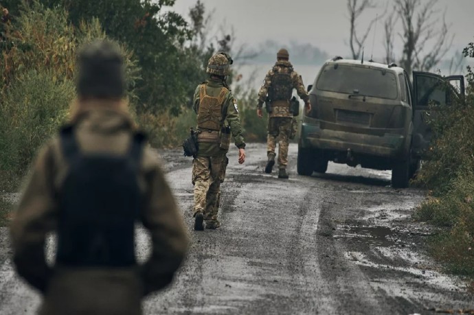 Почти 700 тысяч: подсчет некрологов открывает реальную цену конфликта для Украины