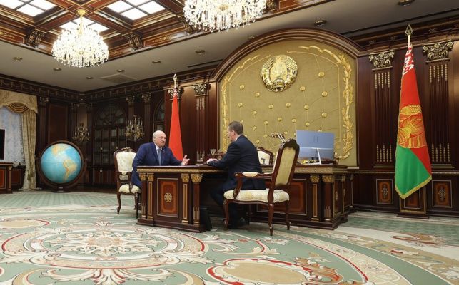 Лукашенко поручил премьер-министру Белоруссии решить с Россией вопрос цены на нефть