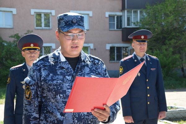 В Бурятии молодые сотрудники УФСИН приняли присягу