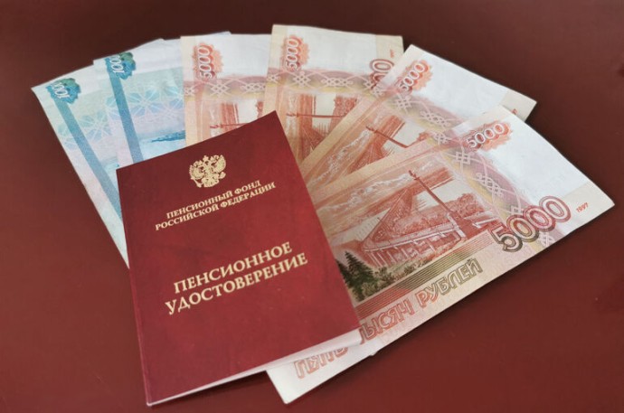 Кому повысят пенсию в июне