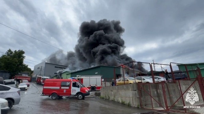«Склады Nestle горят»: сильнейший пожар во Владивостоке