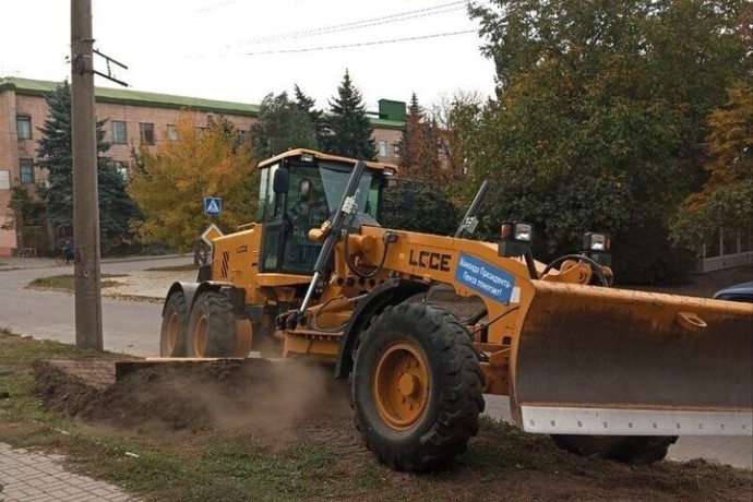 В Токмаке появятся новые газоны благодаря технике из Пензенской области В Токмаке появятся новые газоны благодаря технике из Пензенской области
