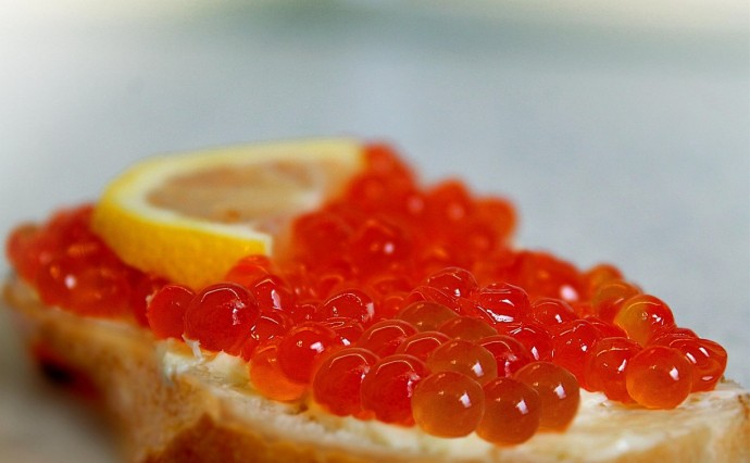 Полный запрет на провоз красной икры предложили в Россельхознадзоре