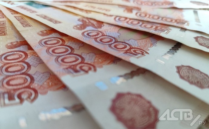 Сахалинка стащила у знакомого деньги, которые он занял у соседки