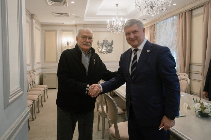 Воронежский губернатор вступил в ряды фанатов Никиты Михалкова Воронежский губернатор вступил в ряды фанатов Никиты Михалкова