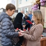 В Поронайске переселенцам из аварийного жилья вручили ключи от новых квартир