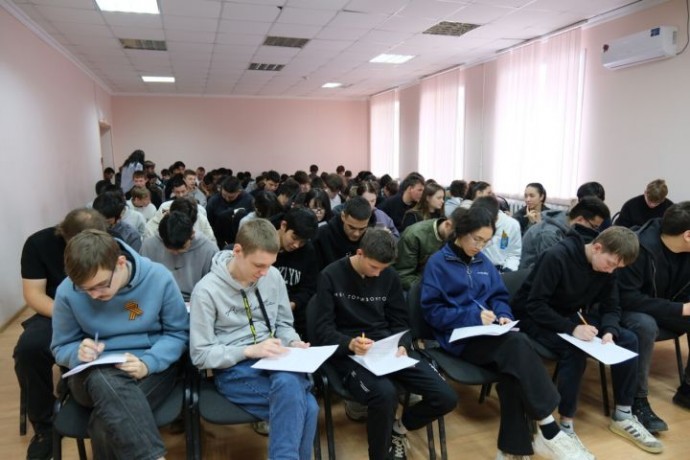В Астрахани к акции «Диктант ЖКХ» присоединились студенты профильного колледжа